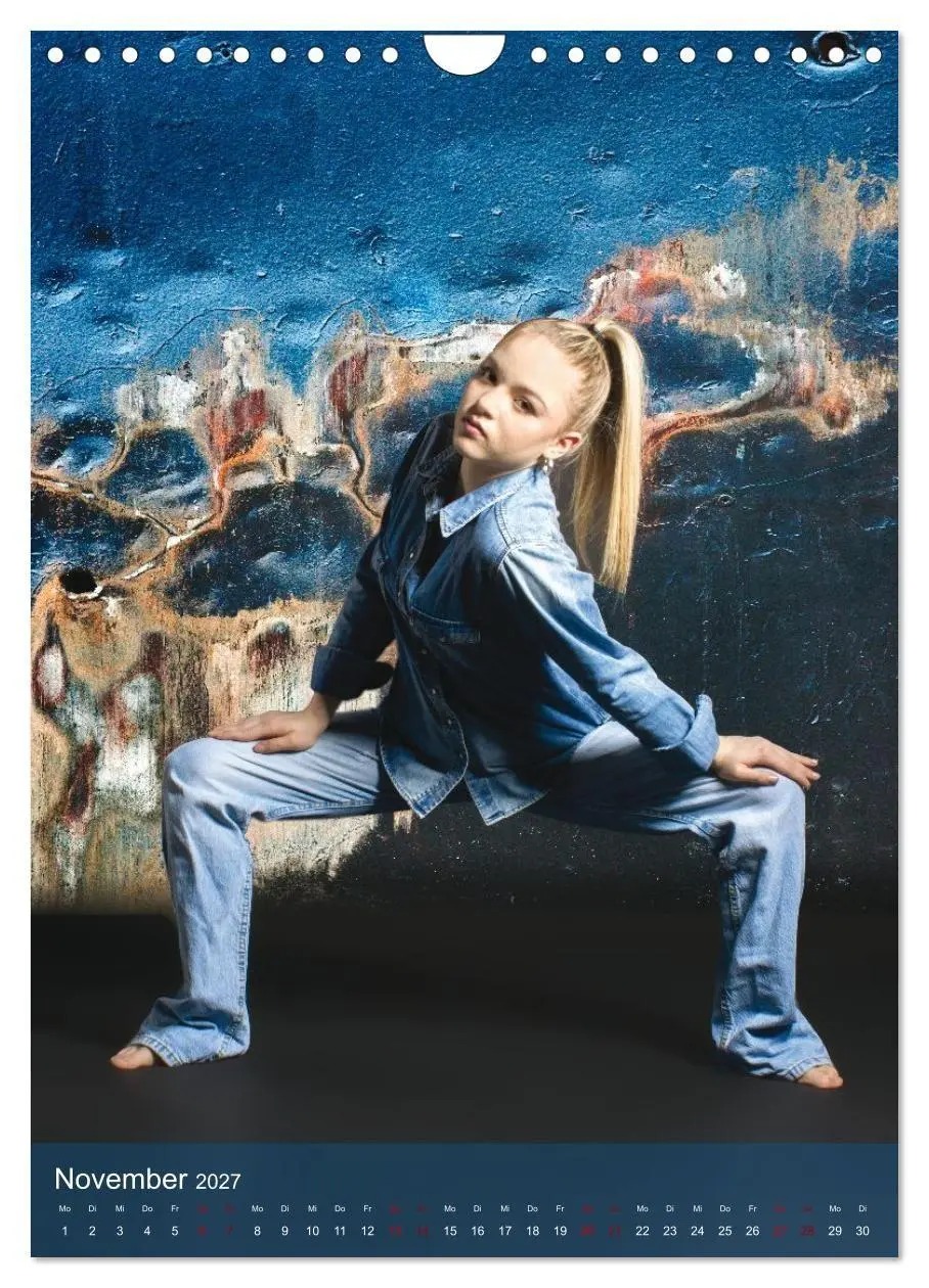 Bild: 9783516791914 | Hailie - Blond in Jeans (Wandkalender 2027 DIN A4 hoch), CALVENDO...