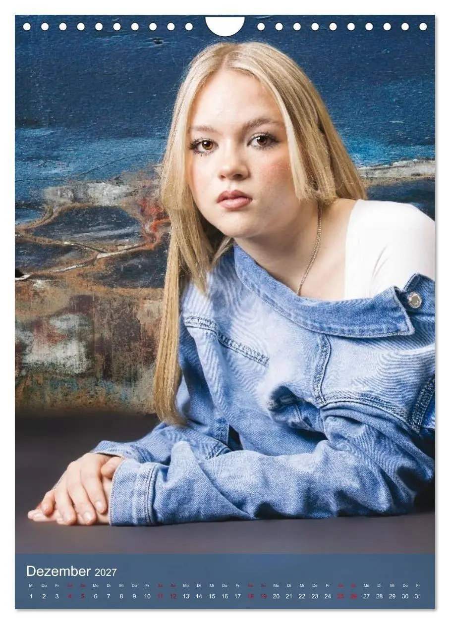 Bild: 9783516791914 | Hailie - Blond in Jeans (Wandkalender 2027 DIN A4 hoch), CALVENDO...