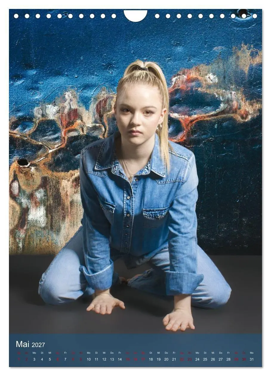 Bild: 9783516791914 | Hailie - Blond in Jeans (Wandkalender 2027 DIN A4 hoch), CALVENDO...