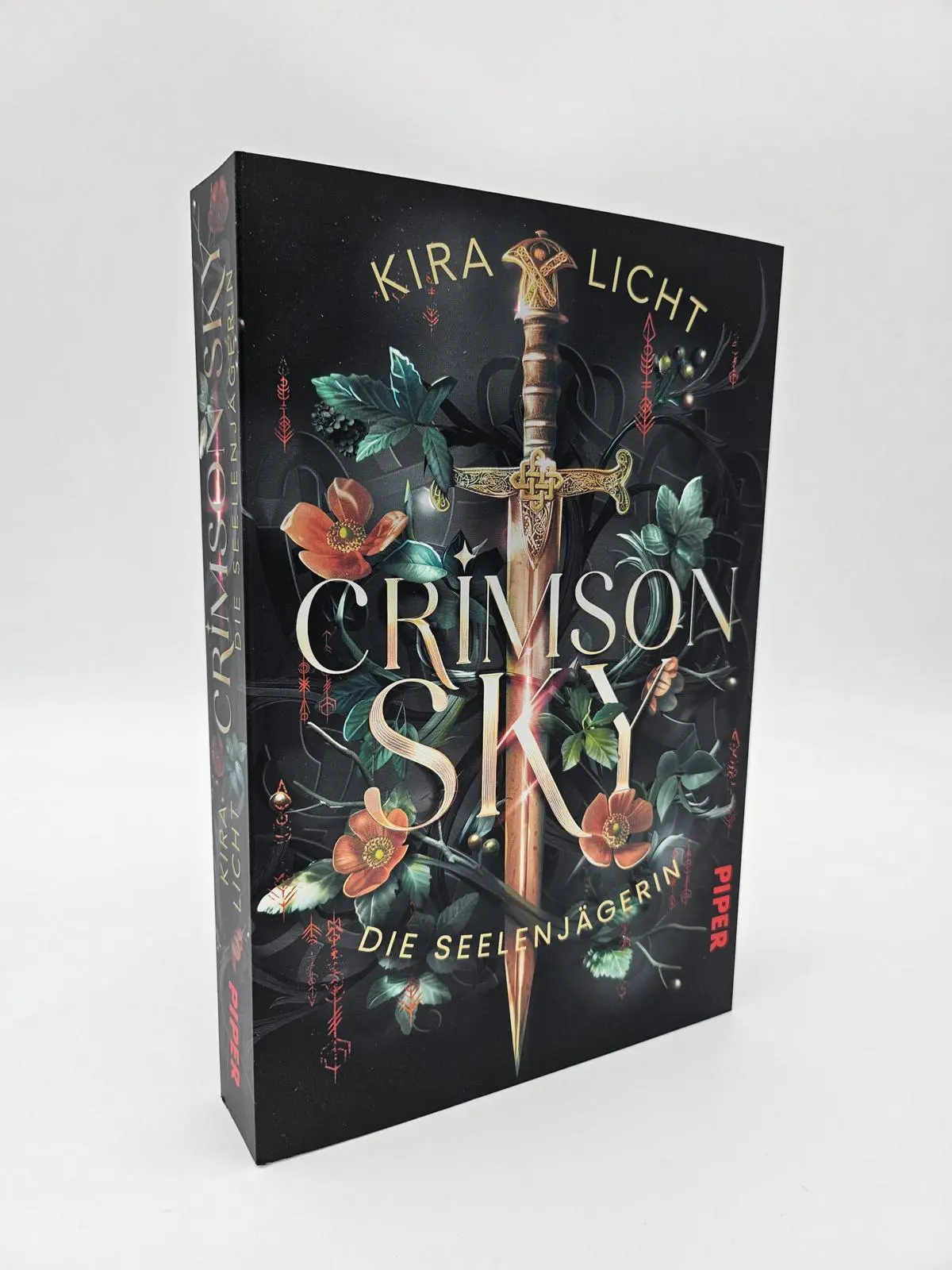 Bild: 9783492708814 | Crimson Sky - Die Seelenjägerin | Kira Licht | Taschenbuch | 368 S.