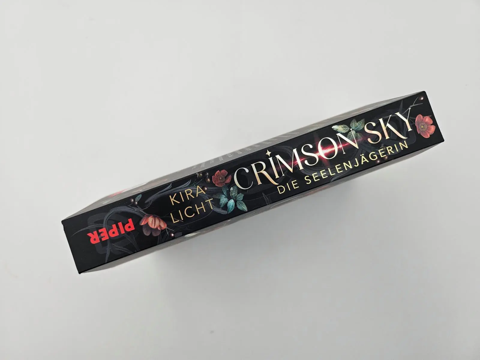 Bild: 9783492708814 | Crimson Sky - Die Seelenjägerin | Kira Licht | Taschenbuch | 368 S.