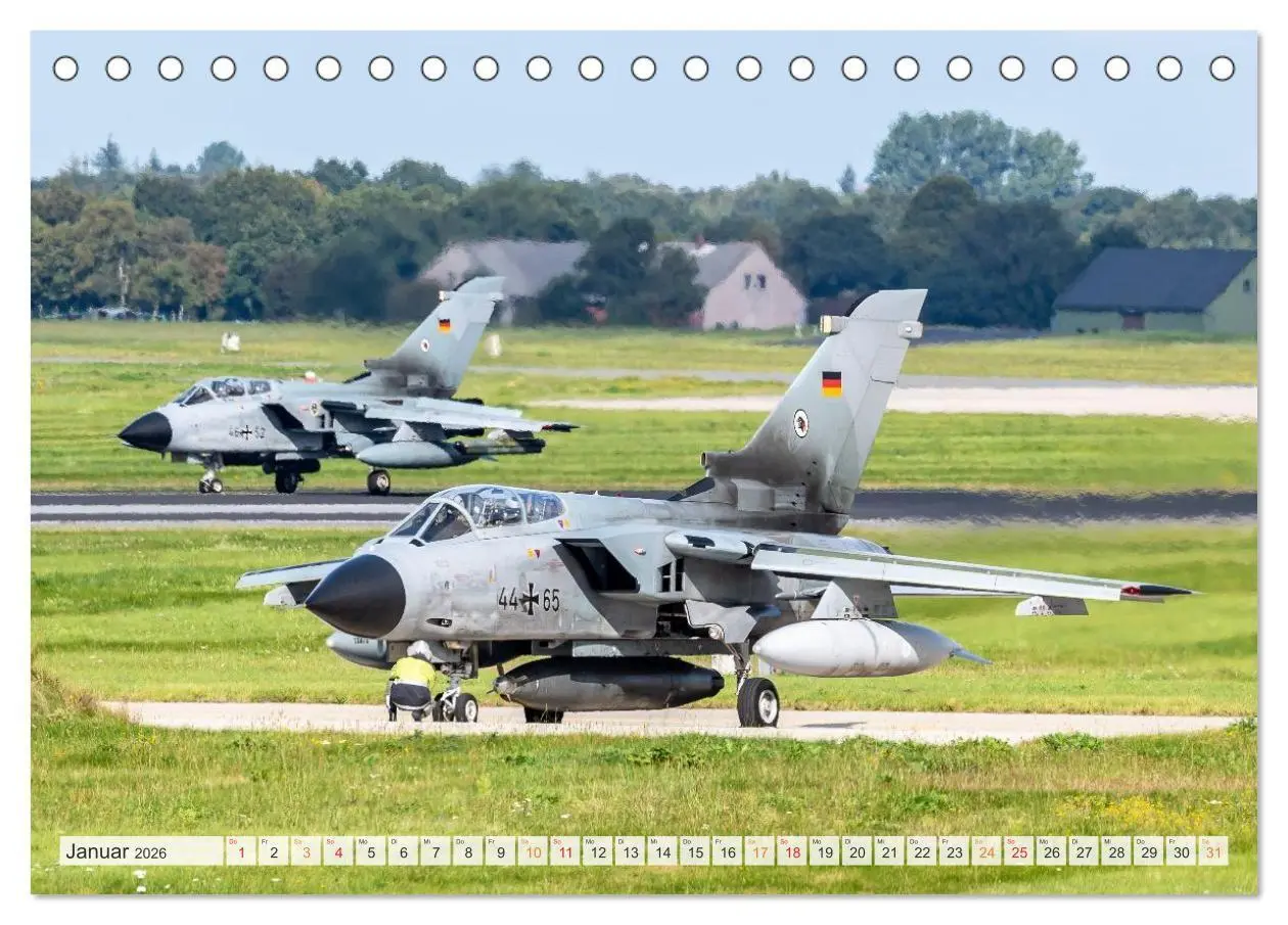 Bild: 9783516717815 | Panavia Tornado - The Multirole Fighter (Tischkalender 2026 DIN A5...