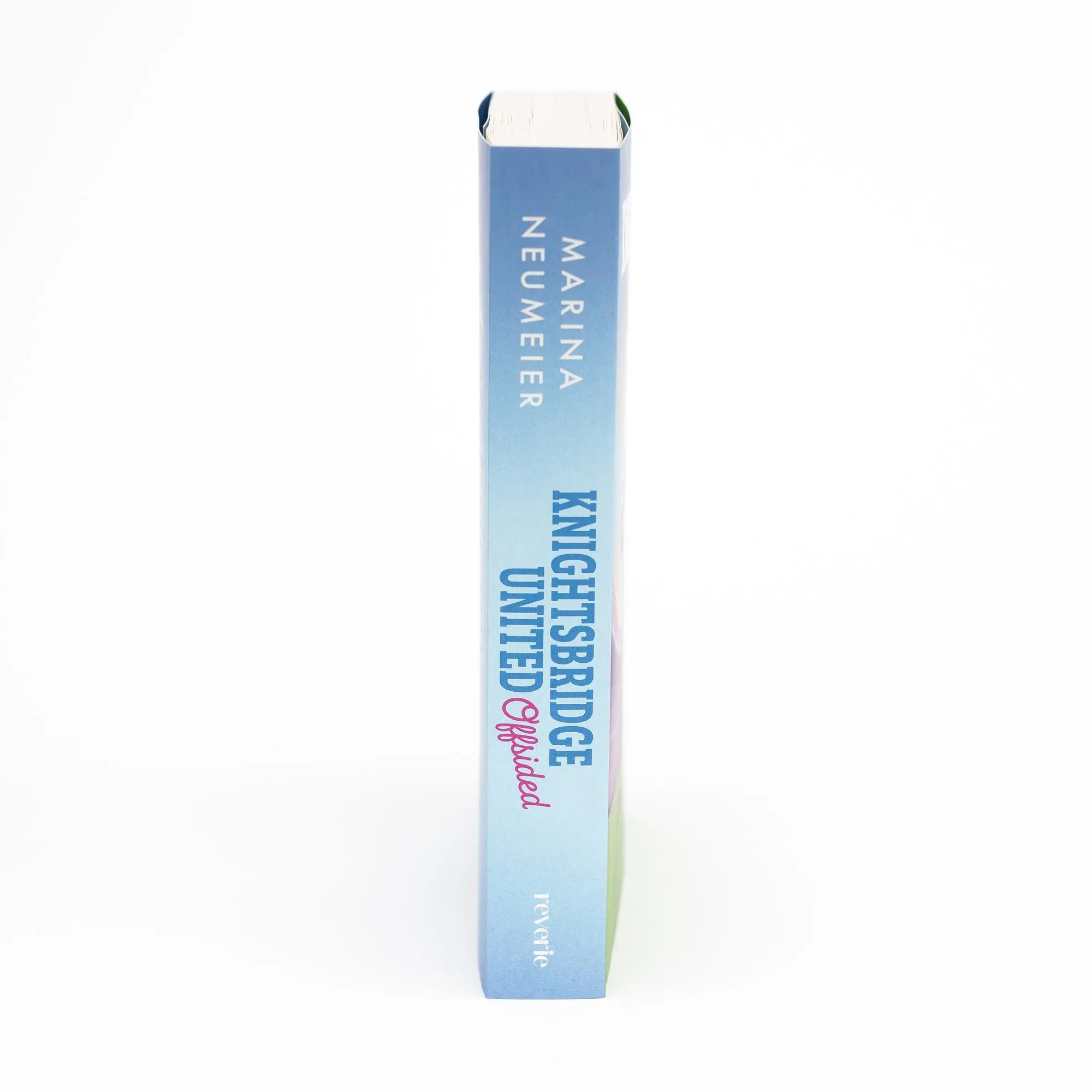 Bild: 9783745704716 | Knightsbridge United. Offsided | Marina Neumeier | Taschenbuch | 2025