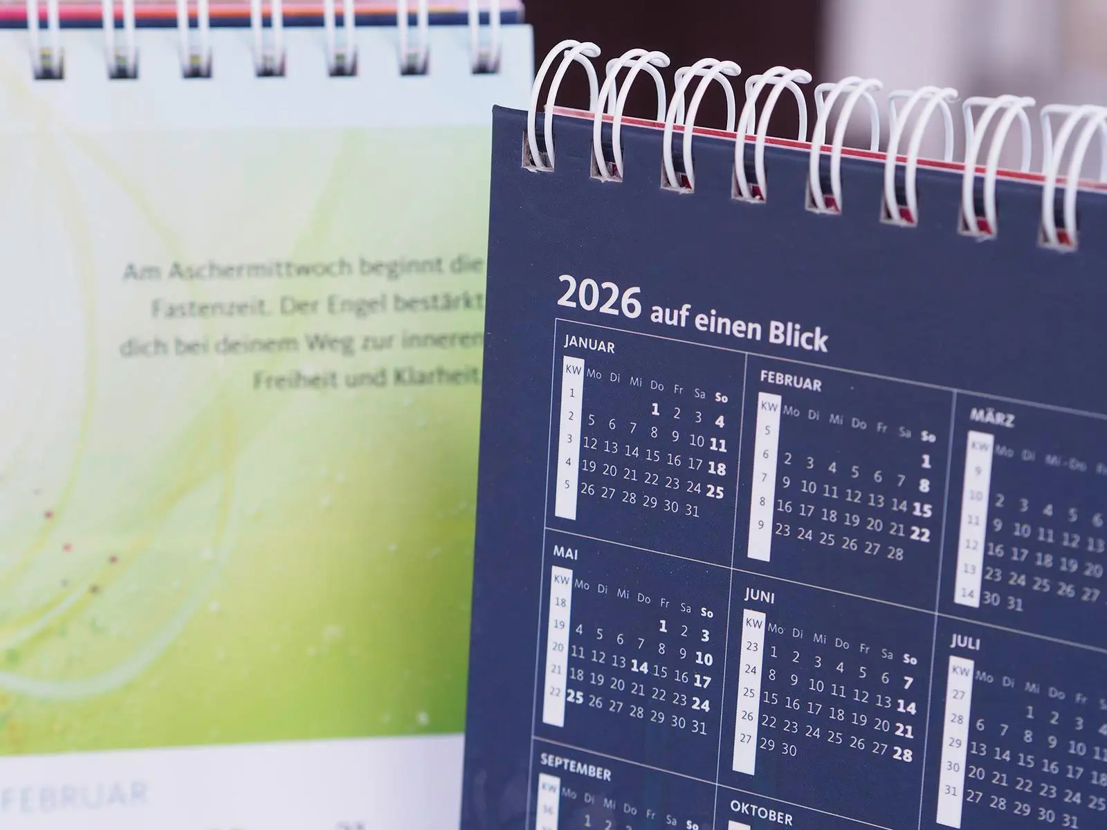 Bild: 4251693904816 | Wochenkalender 2026: Mit Engeln unterwegs | Anselm Grün | Kalender