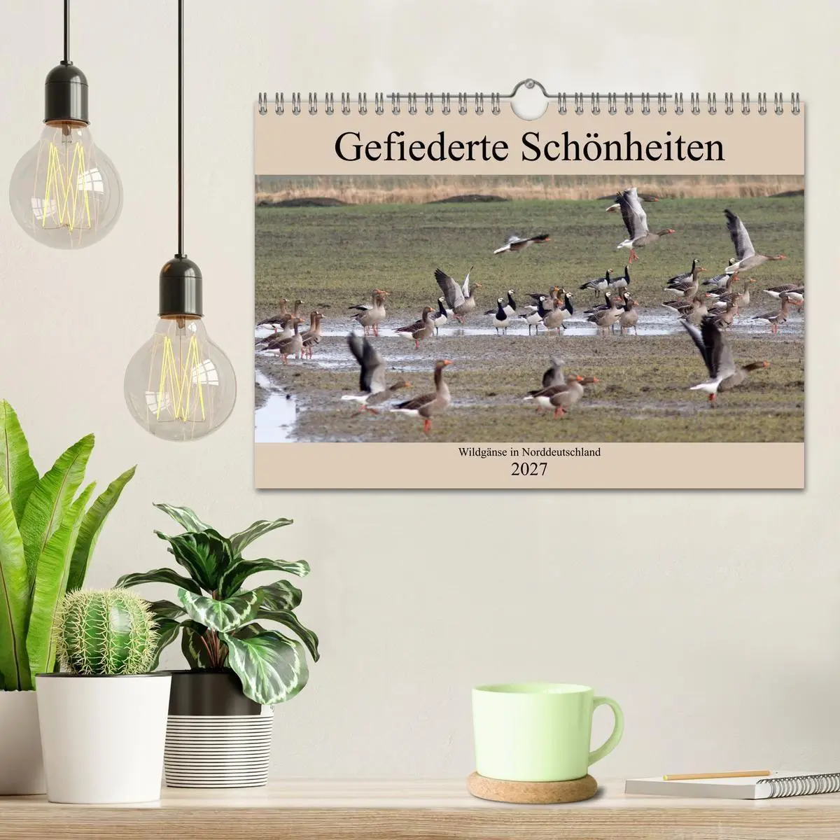 Bild: 9783569797116 | Gefiederte Schönheiten - Wildgänse in Norddeutschland (Wandkalender...