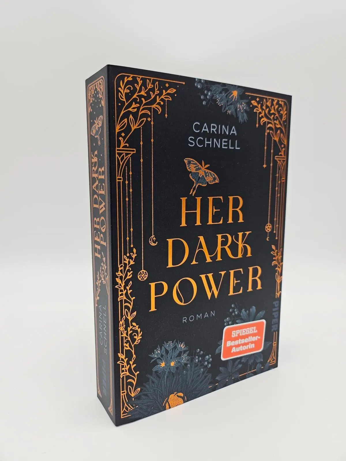 Bild: 9783492710817 | Her Dark Power | Carina Schnell | Taschenbuch | 416 S. | Deutsch