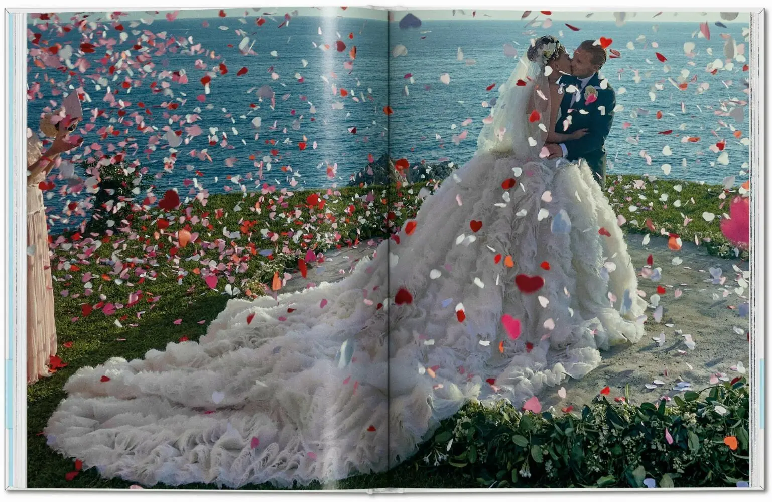 Bild: 9783836592017 | Mario Testino. I Love You. A celebration of weddings | Herrera (u. a.)
