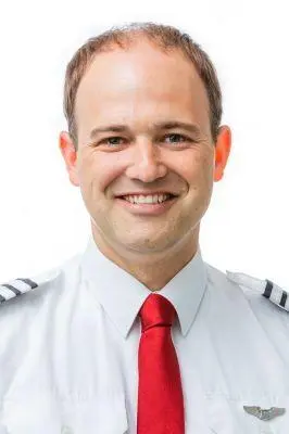 Autor: 9783903355217 | Fliegen als Job! Alles über FlugbegleiterInnen | Hans-Georg Rabacher