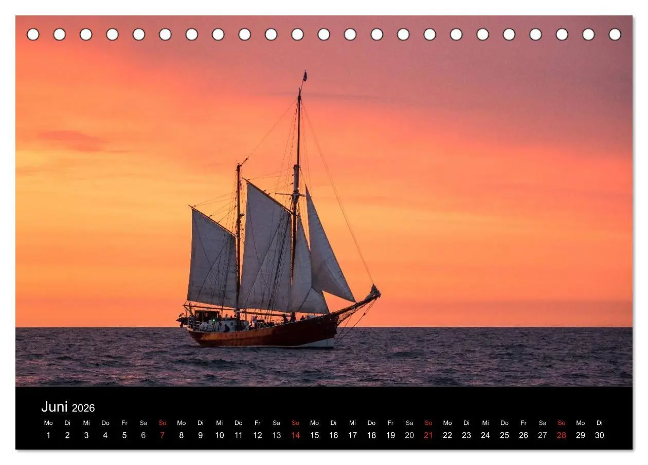 Bild: 9783516036817 | Windjammer auf der Ostsee im Abendlicht (Tischkalender 2026 DIN A5...