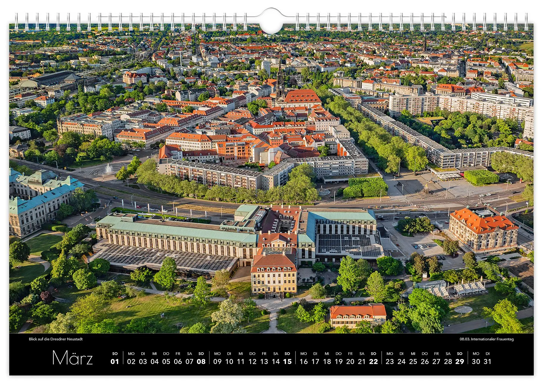 Bild: 9783910680418 | Kalender Dresden Luftaufnahmen 2026 | 45 x 30 cm schwarzes Kalendarium