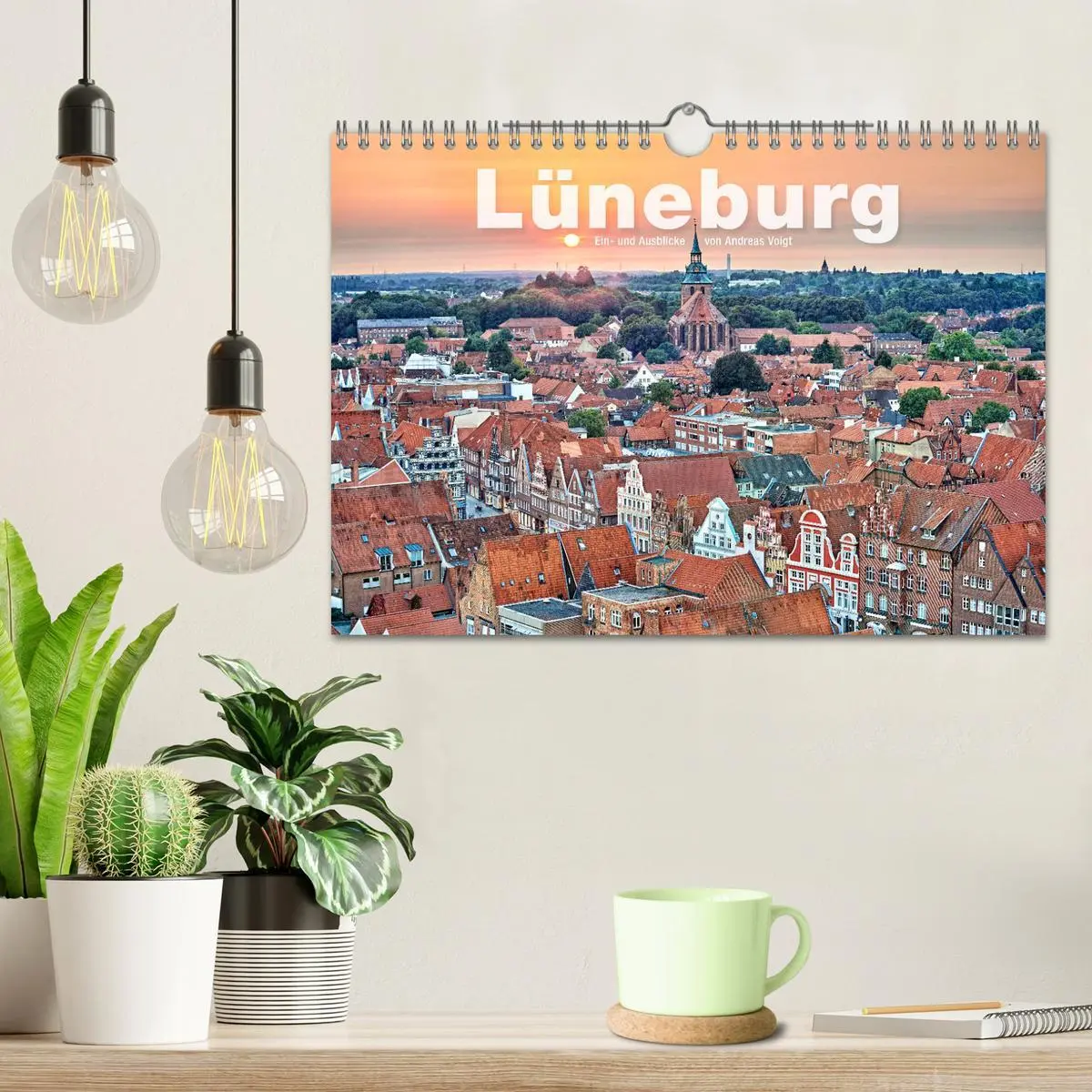 Bild: 9783457851418 | LÜNEBURG Ein- und Ausblicke von Andreas Voigt (Wandkalender 2026...