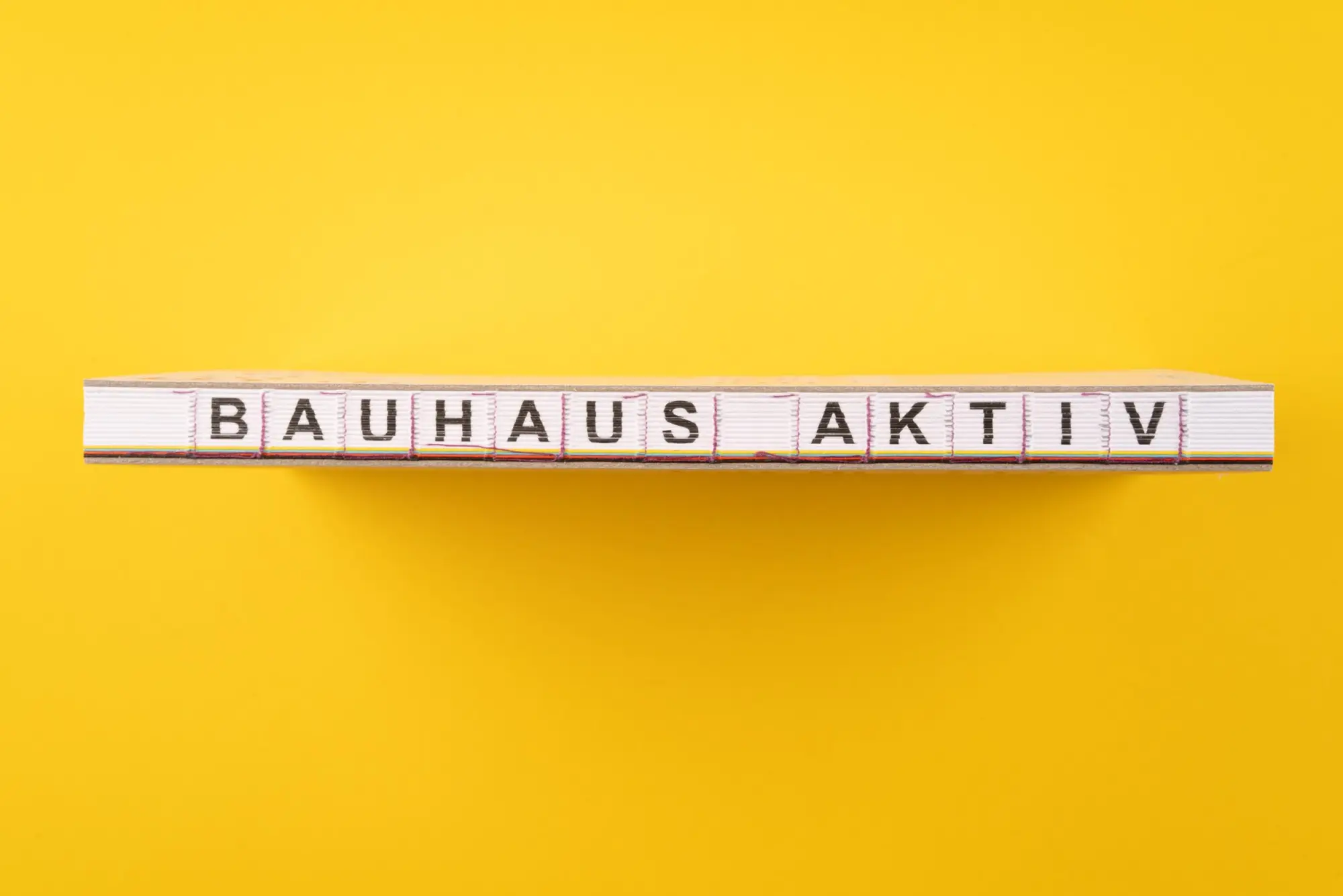 Bild: 9783865024718 | Bauhaus aktiv | 42 gestalterische Experimente und Übungen | Dessau