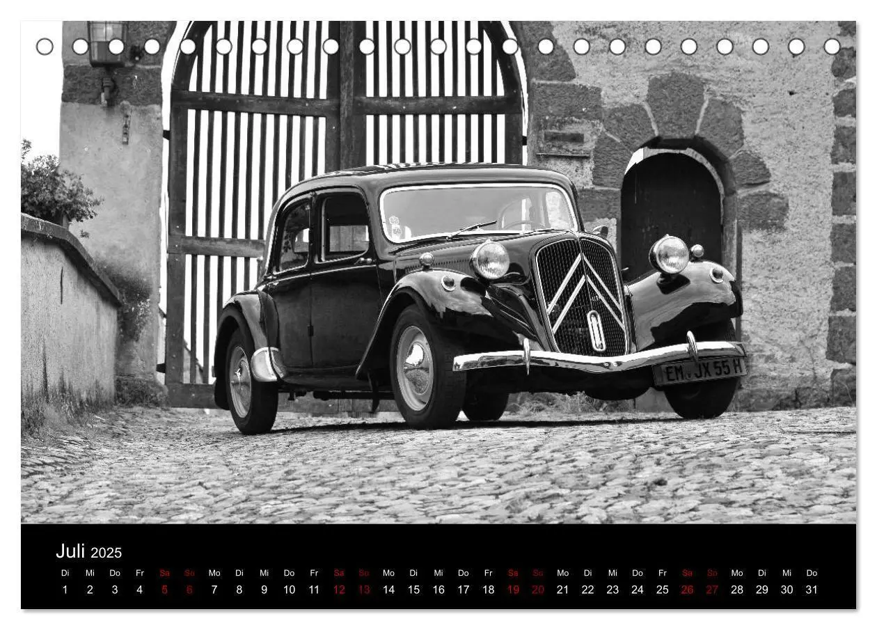 Bild: 9783435436118 | Citroën 11 CV Traction Avant in schwarzweiss (Tischkalender 2025...