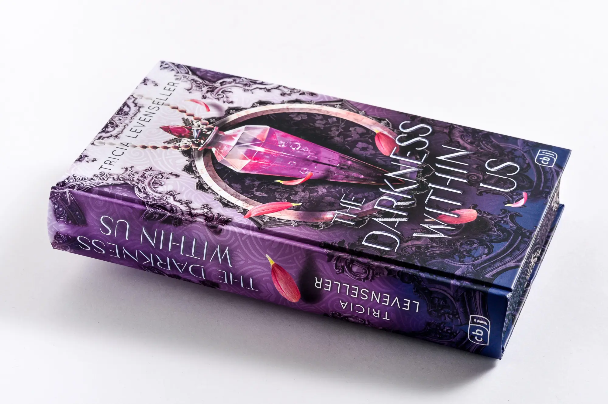 Bild: 9783570167618 | The Darkness Within Us | Tricia Levenseller | Buch | 416 S. | Deutsch
