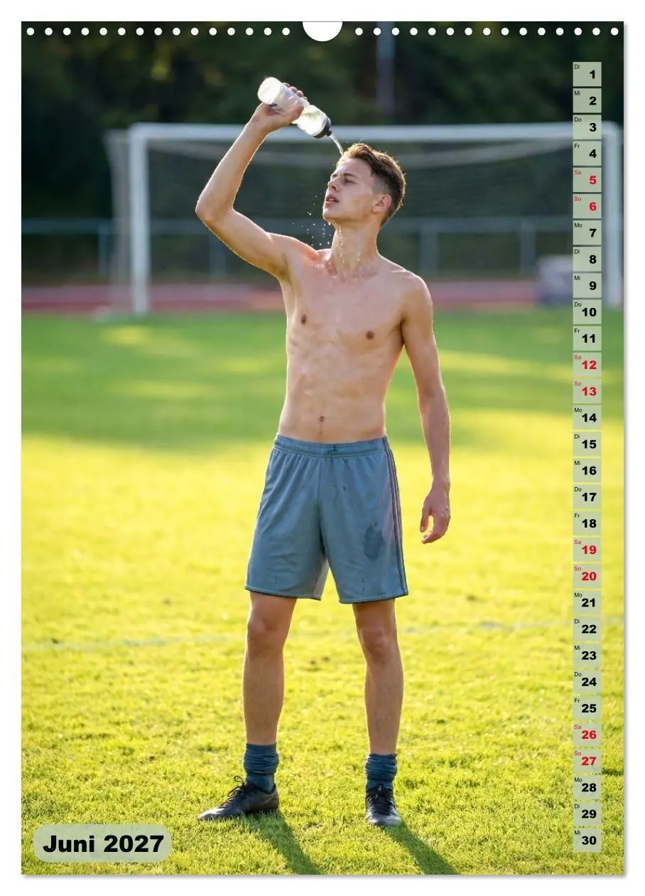 Bild: 9783516811919 | Nachspielzeit - Athletische Fußballer - sinnlich und intensiv...
