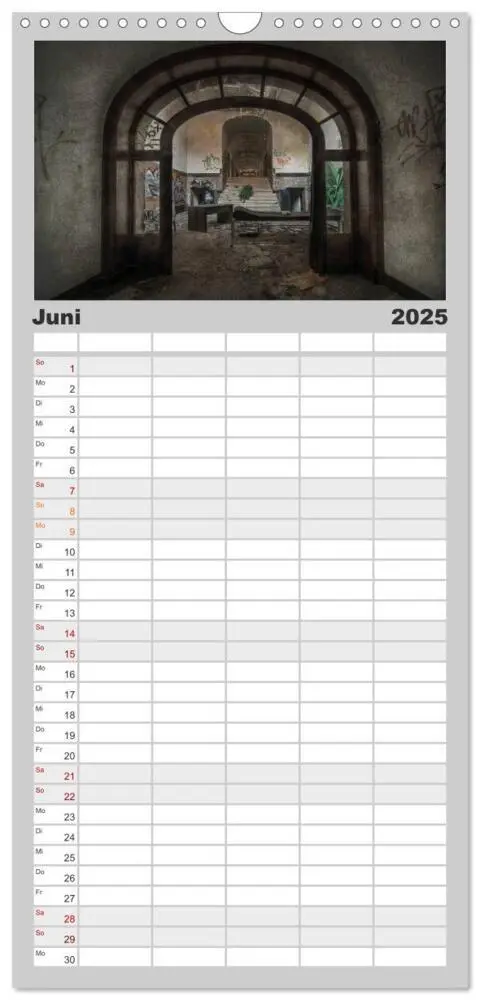 Bild: 9783457112519 | Familienplaner 2025 - Geheimnisvolle Orte - Lost Places mit 5...