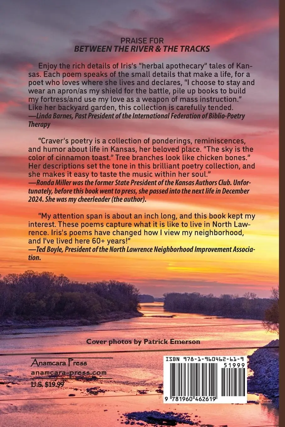 Rückseite: 9781960462619 | Between The Tracks And The River | Life in North Lawrence, Kansas