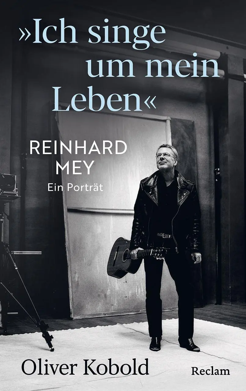 \"Ich singe um mein Leben\". Reinhard Mey – ein Porträt: Leben und Werk des berühmten Liedermachers, des Chansonniers, der Musiklegende - Neu