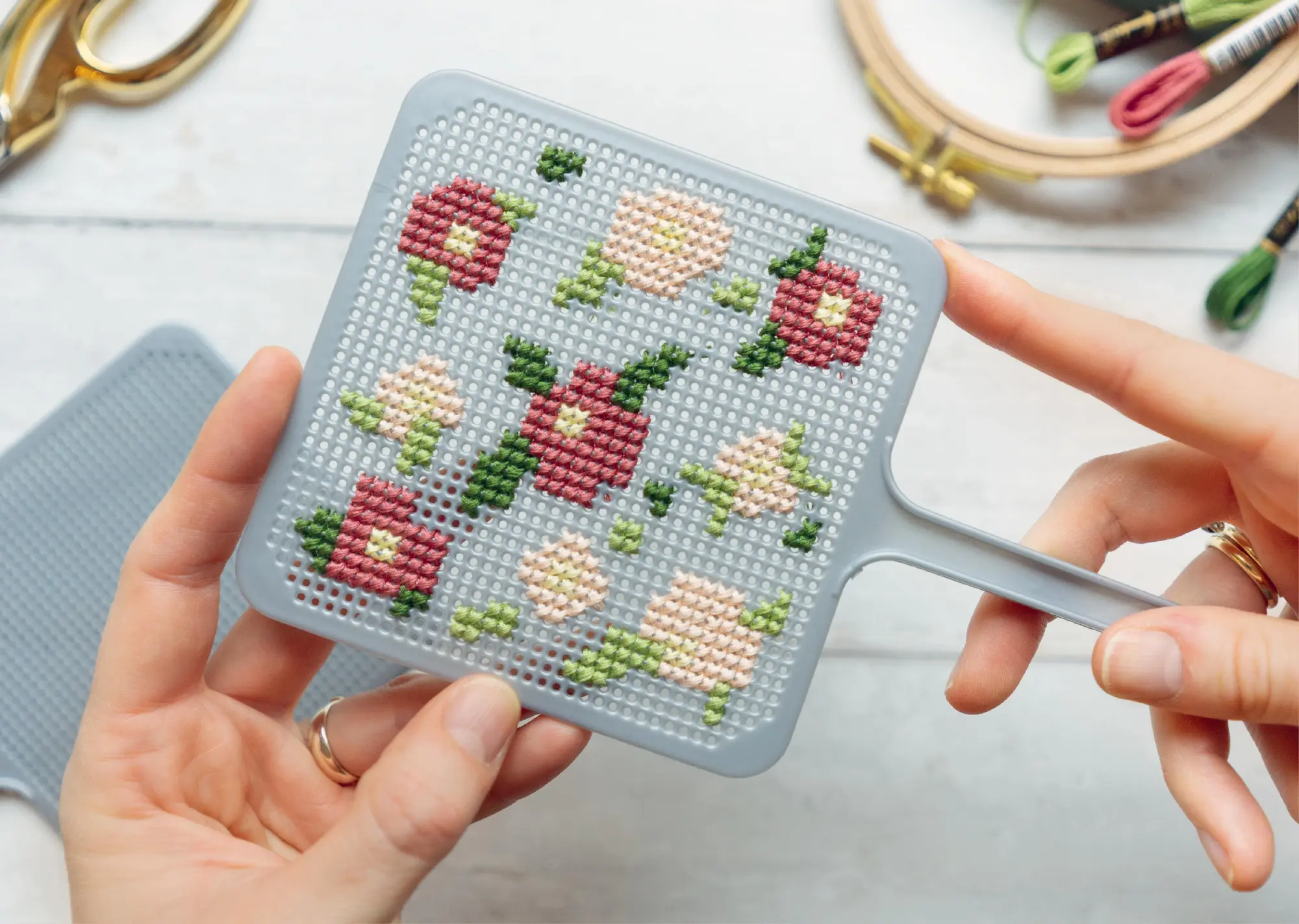 Bild: 9783841068019 | Kreuz und quer bestickt | Louise Lemke | Taschenbuch | 128 S. | 2025