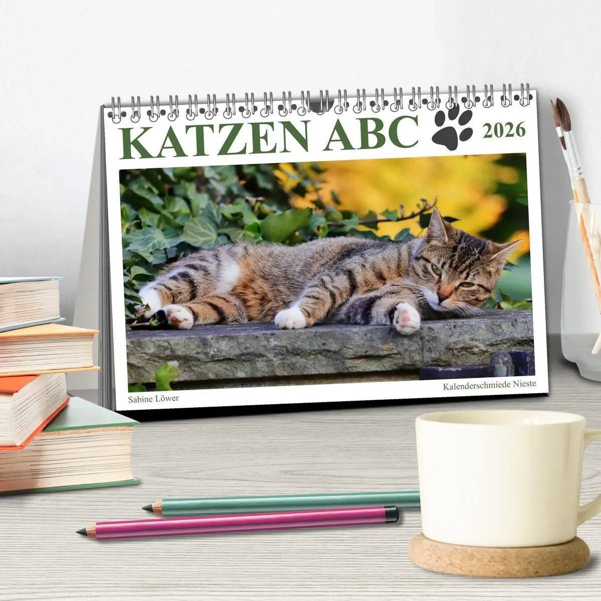 Bild: 9783457798119 | Katzen ABC (Tischkalender 2026 DIN A5 quer), CALVENDO Monatskalender