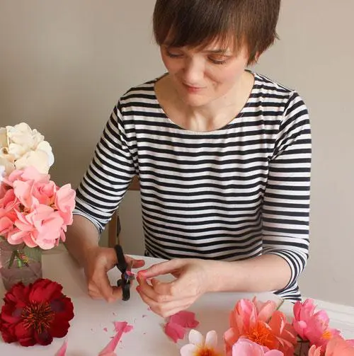 Autor: 9781911663720 | A Petal Unfolds | How to Make Paper Flowers | Susan Beech | Buch
