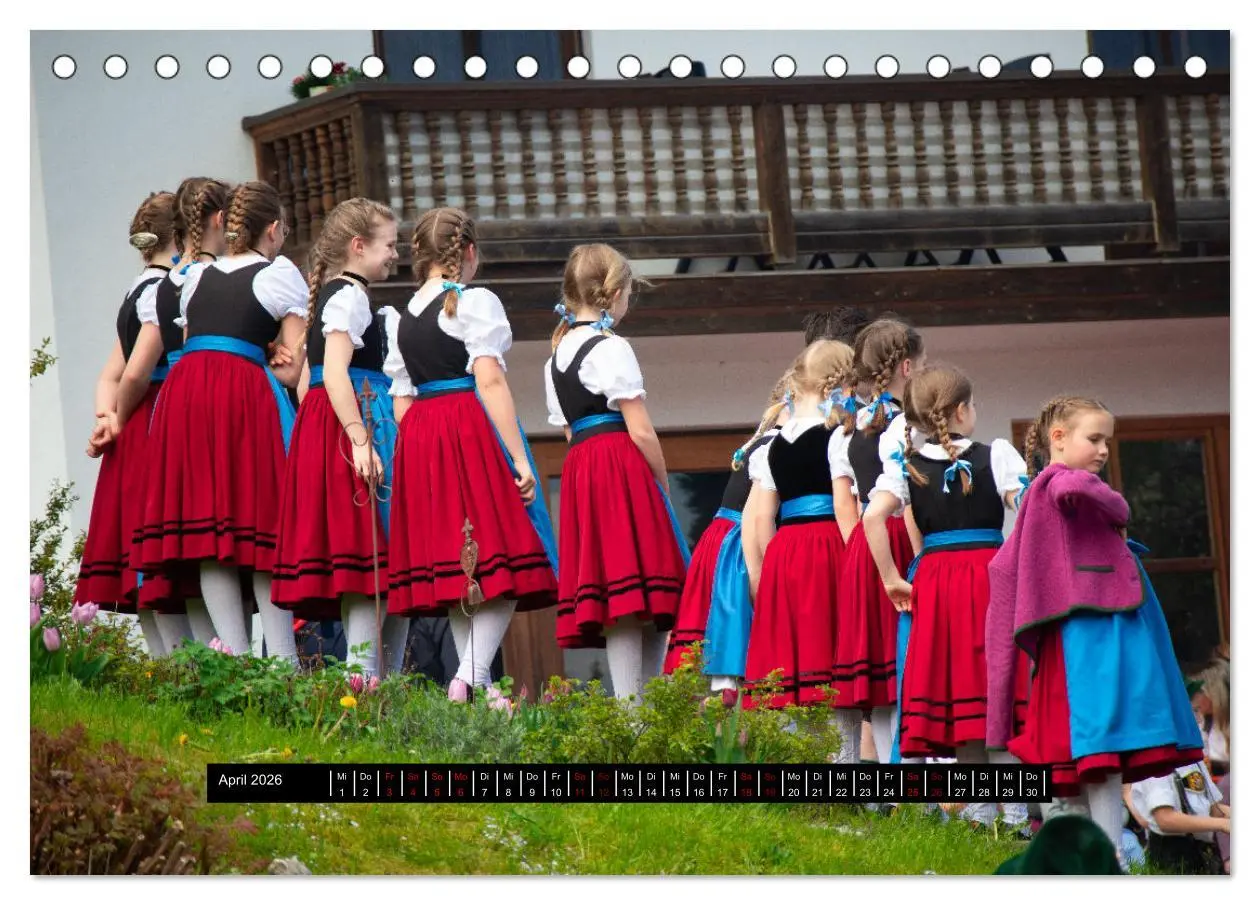 Bild: 9783457397220 | Maibaum aufstellen (Tischkalender 2026 DIN A5 quer), CALVENDO...