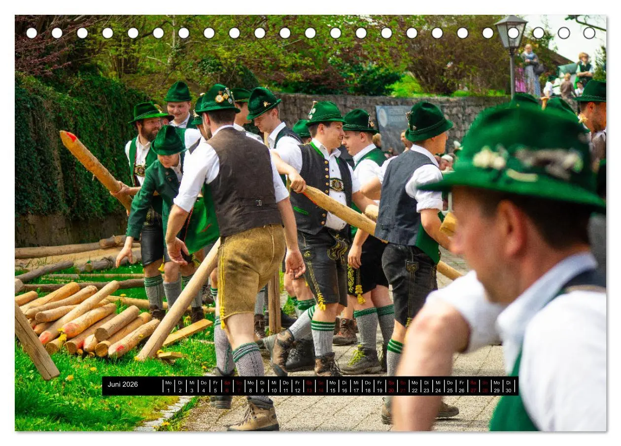 Bild: 9783457397220 | Maibaum aufstellen (Tischkalender 2026 DIN A5 quer), CALVENDO...
