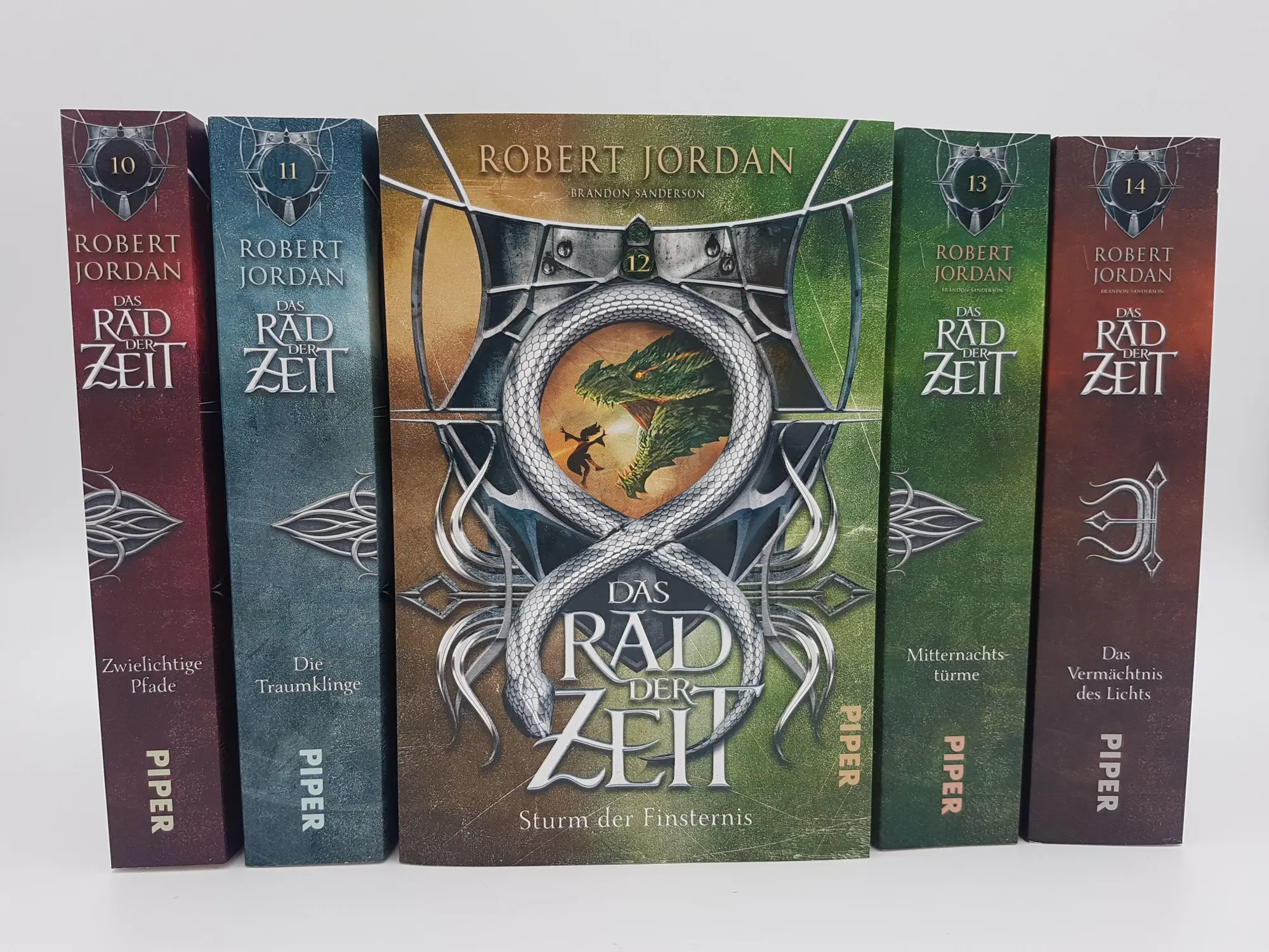 Bild: 9783492707220 | Das Rad der Zeit 12 | Robert Jordan (u. a.) | Taschenbuch | 896 S.