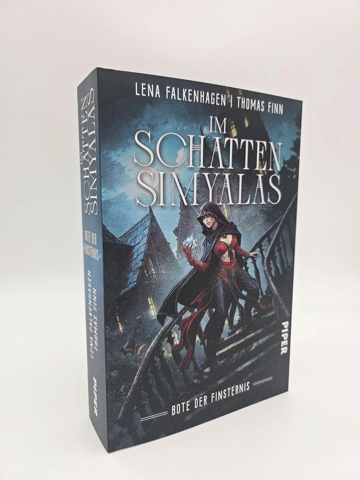 Bild: 9783492709620 | Bote der Finsternis | Epische High Fantasy | Lena Falkenhagen (u. a.)
