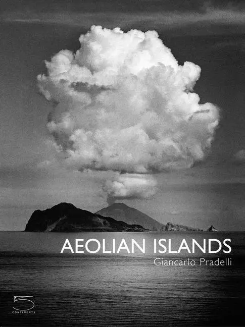 Cover: 9788874392421 | Aeolian Islands | Sicily's Volcanic Paradise | Gianni Romano | Buch