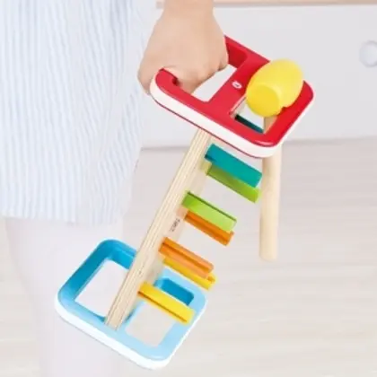 Bild: 6943478026421 | Hape Regenbogen-Klopfbank | In Kartonage mit Plastiksichtfenster