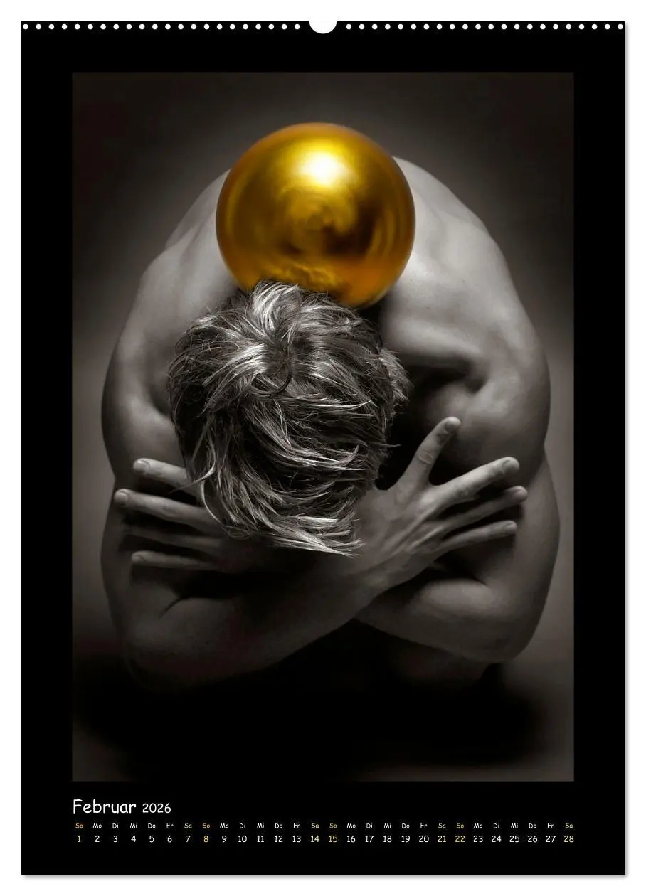 Bild: 9783516347821 | Golden Ball Männerakte exquisit (hochwertiger Premium Wandkalender...