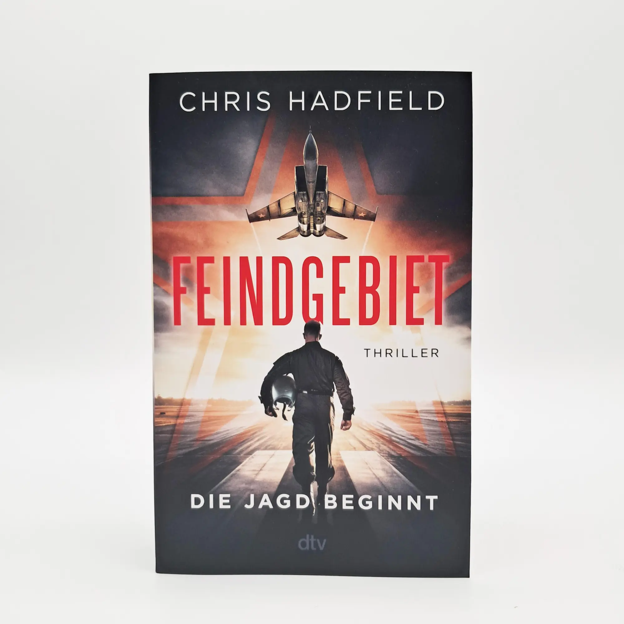Bild: 9783423221122 | Feindgebiet - Die Jagd beginnt | Chris Hadfield | Taschenbuch | 496 S.