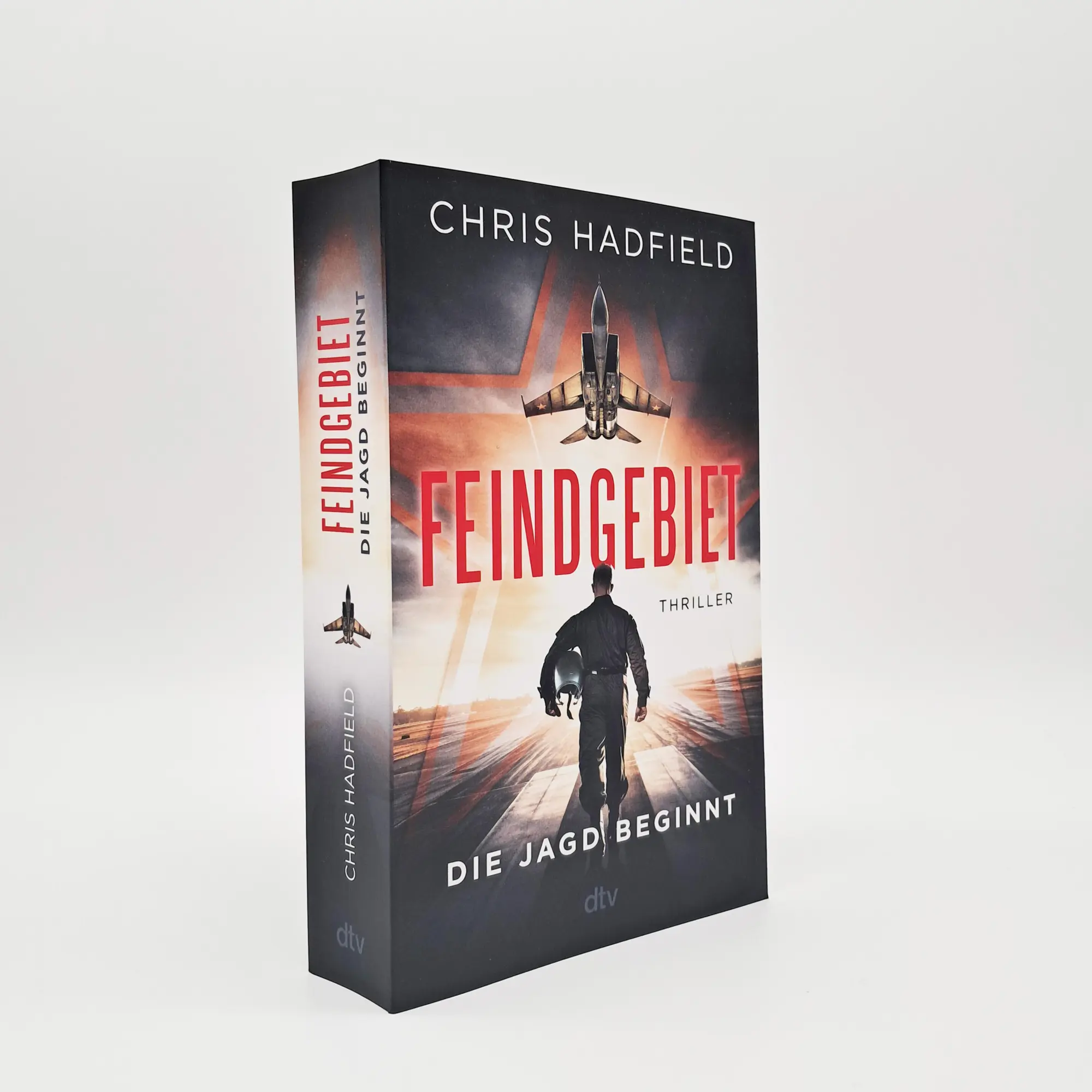 Bild: 9783423221122 | Feindgebiet - Die Jagd beginnt | Chris Hadfield | Taschenbuch | 496 S.