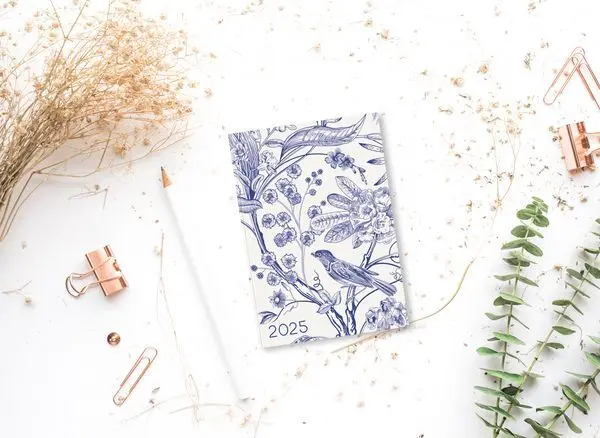 Bild: 9783731882022 | Lady-Timer Blue Garden 2025 | Korsch Verlag | Kalender | Deutsch