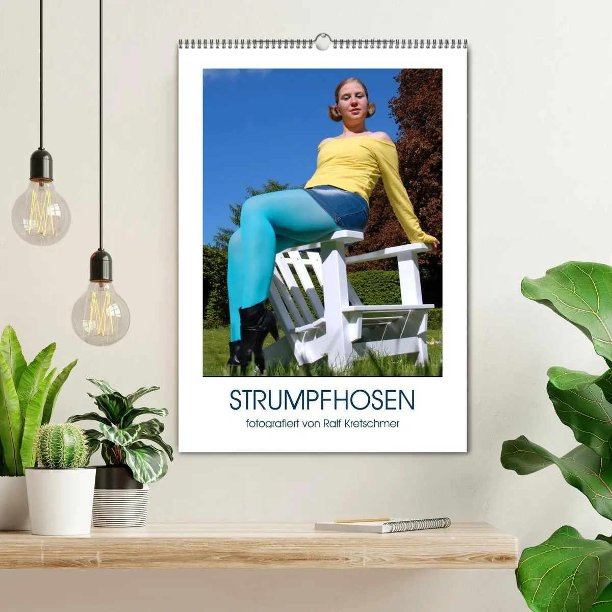 Bild: 9783516358322 | Strumpfhosen (Wandkalender 2026 DIN A2 hoch), CALVENDO Monatskalender