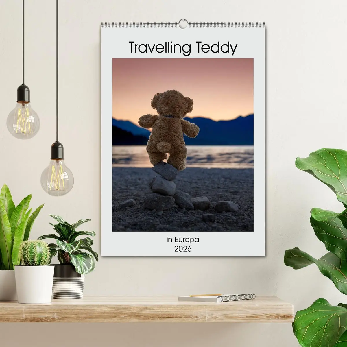Bild: 9783516407723 | Travelling Teddy in Europa (Wandkalender 2026 DIN A2 hoch),...