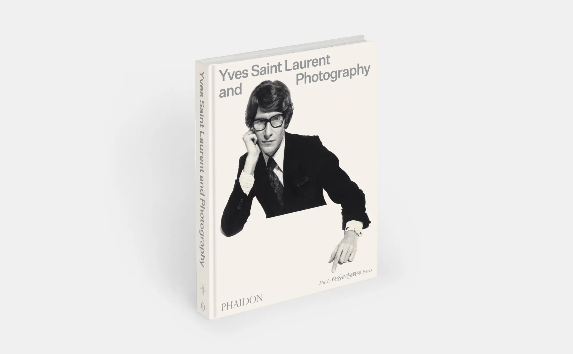 Bild: 9781838669423 | Yves Saint Laurent and Photography | Madison Cox | Buch | 160 S.