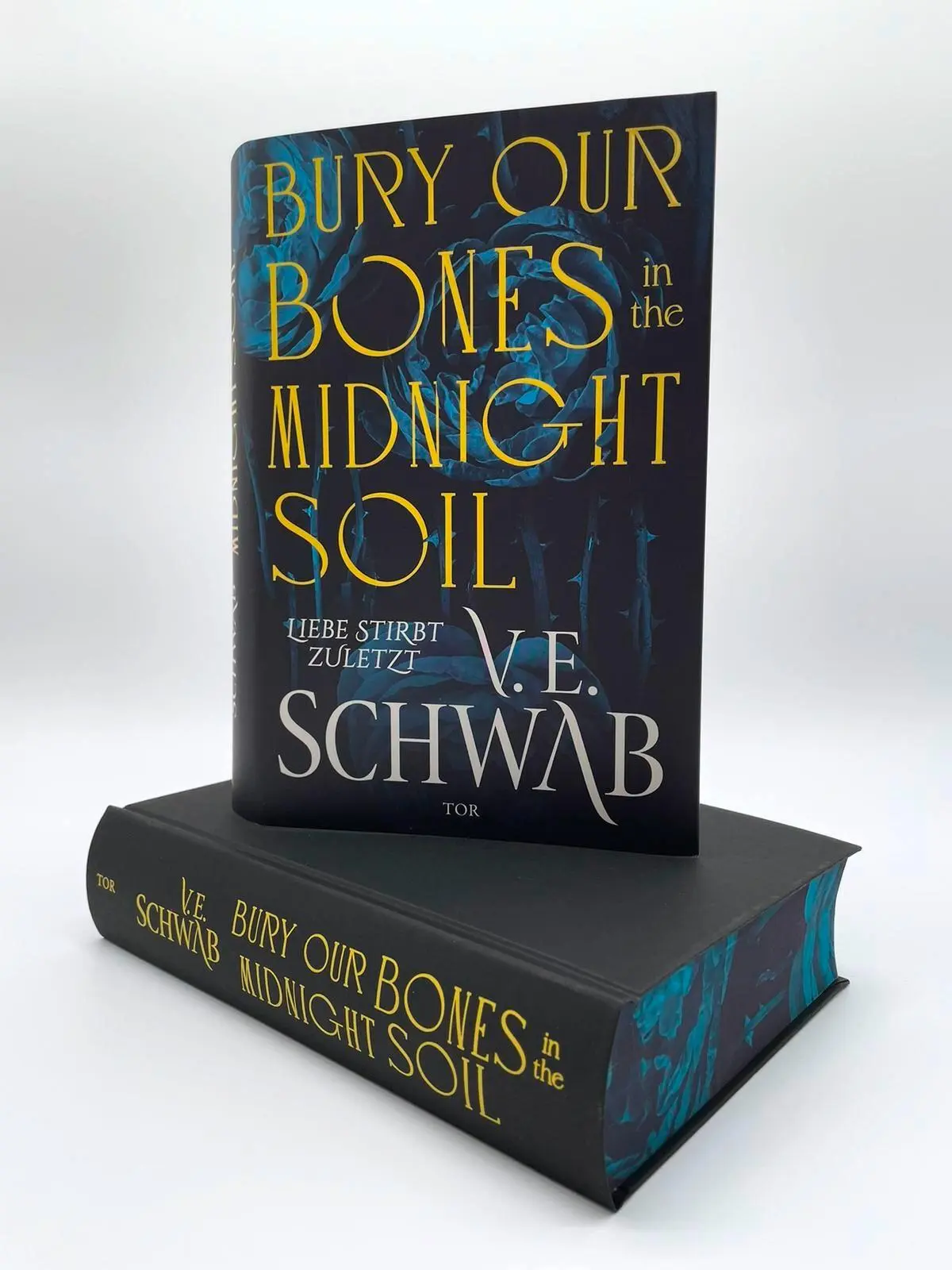 Bild: 9783596710324 | Bury Our Bones in the Midnight Soil | V. E. Schwab | Buch | 688 S.
