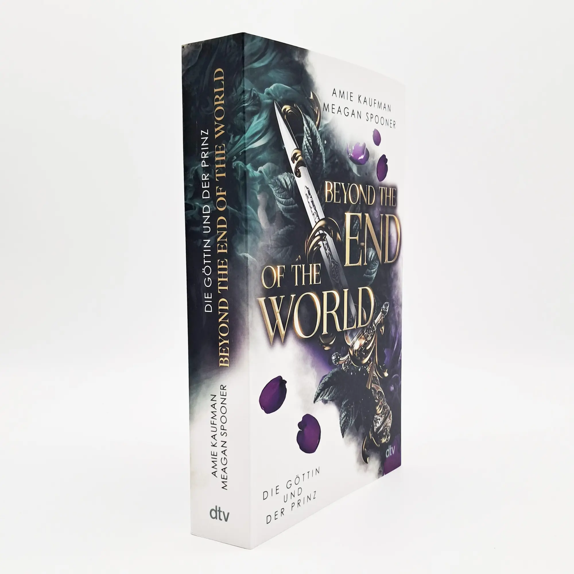 Bild: 9783423741224 | Beyond the End of the World - Die Göttin und der Prinz | Taschenbuch