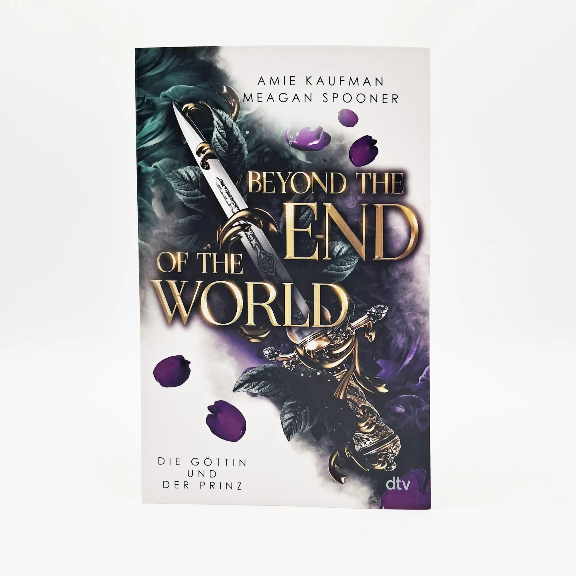 Bild: 9783423741224 | Beyond the End of the World - Die Göttin und der Prinz | Taschenbuch