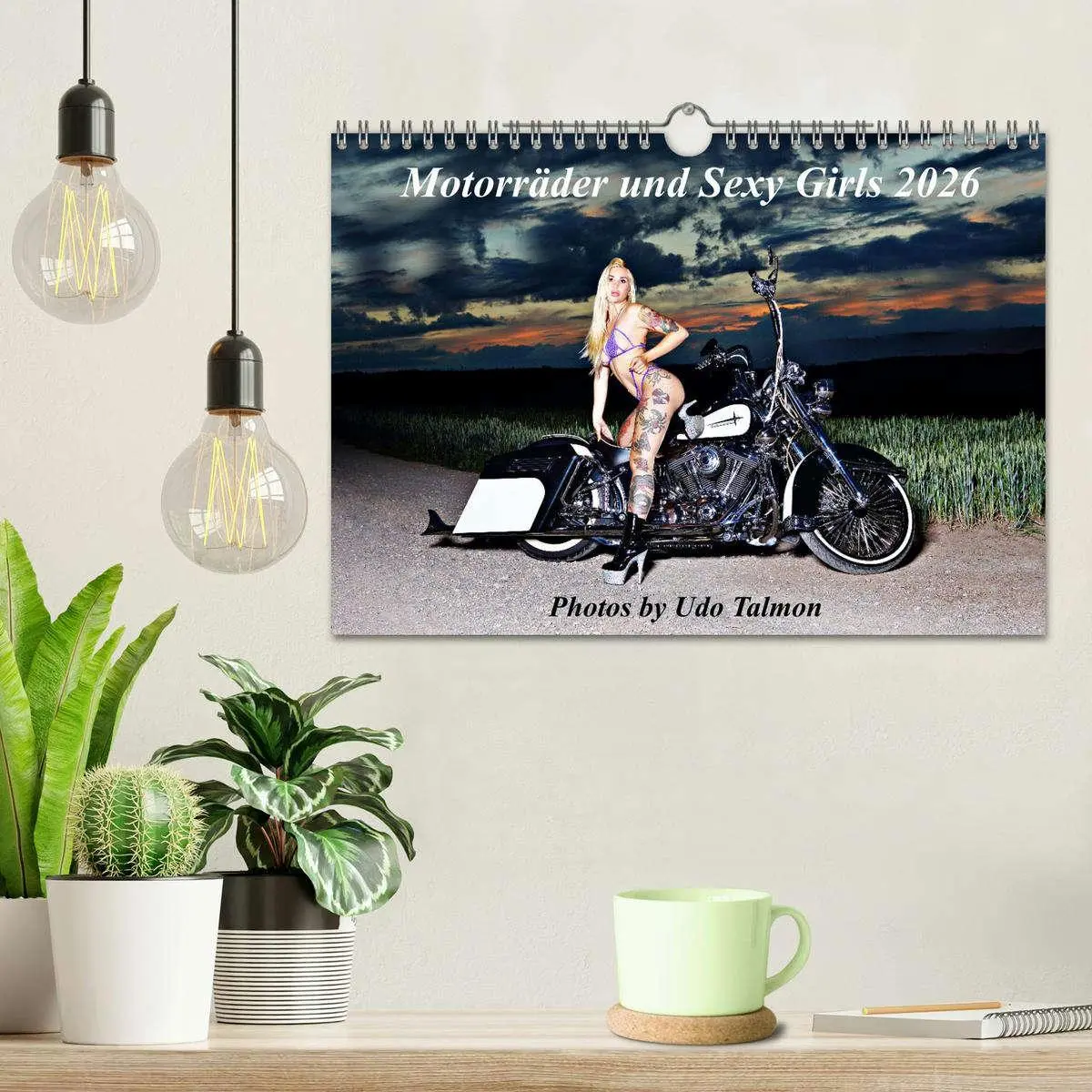 Bild: 9783457584224 | Motorräder und Sexy Girls (Wandkalender 2026 DIN A4 quer), CALVENDO...