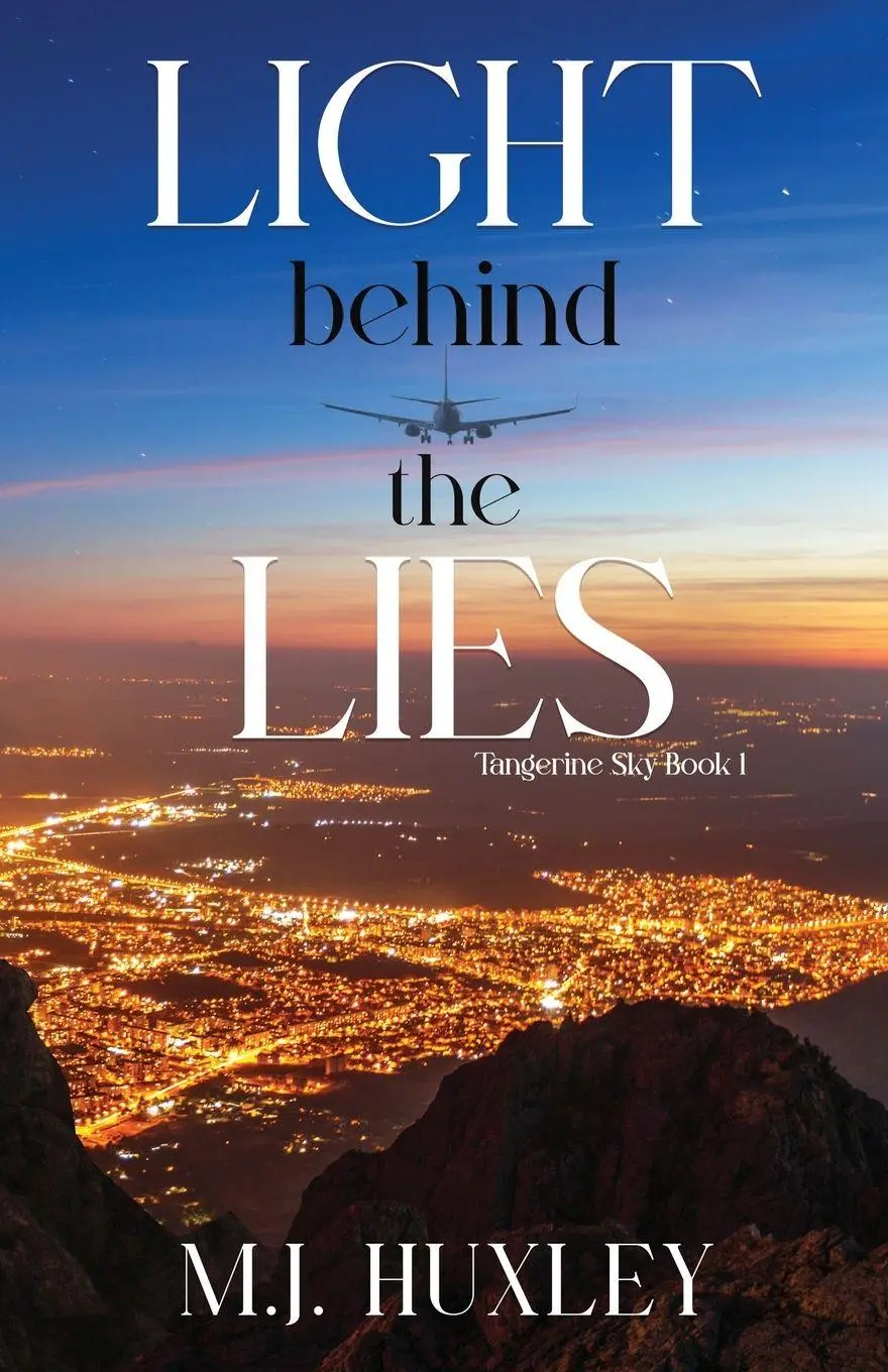 Cover: 9798988194224 | Light Behind the Lies | M. J. Huxley | Taschenbuch | Tangerine Sky