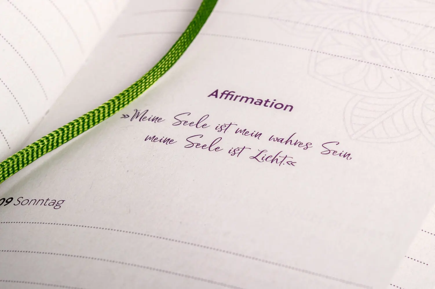 Bild: 9783517103525 | Yoga-Kalender 2025 - Taschenkalender mit Mantras, Meditationen,...