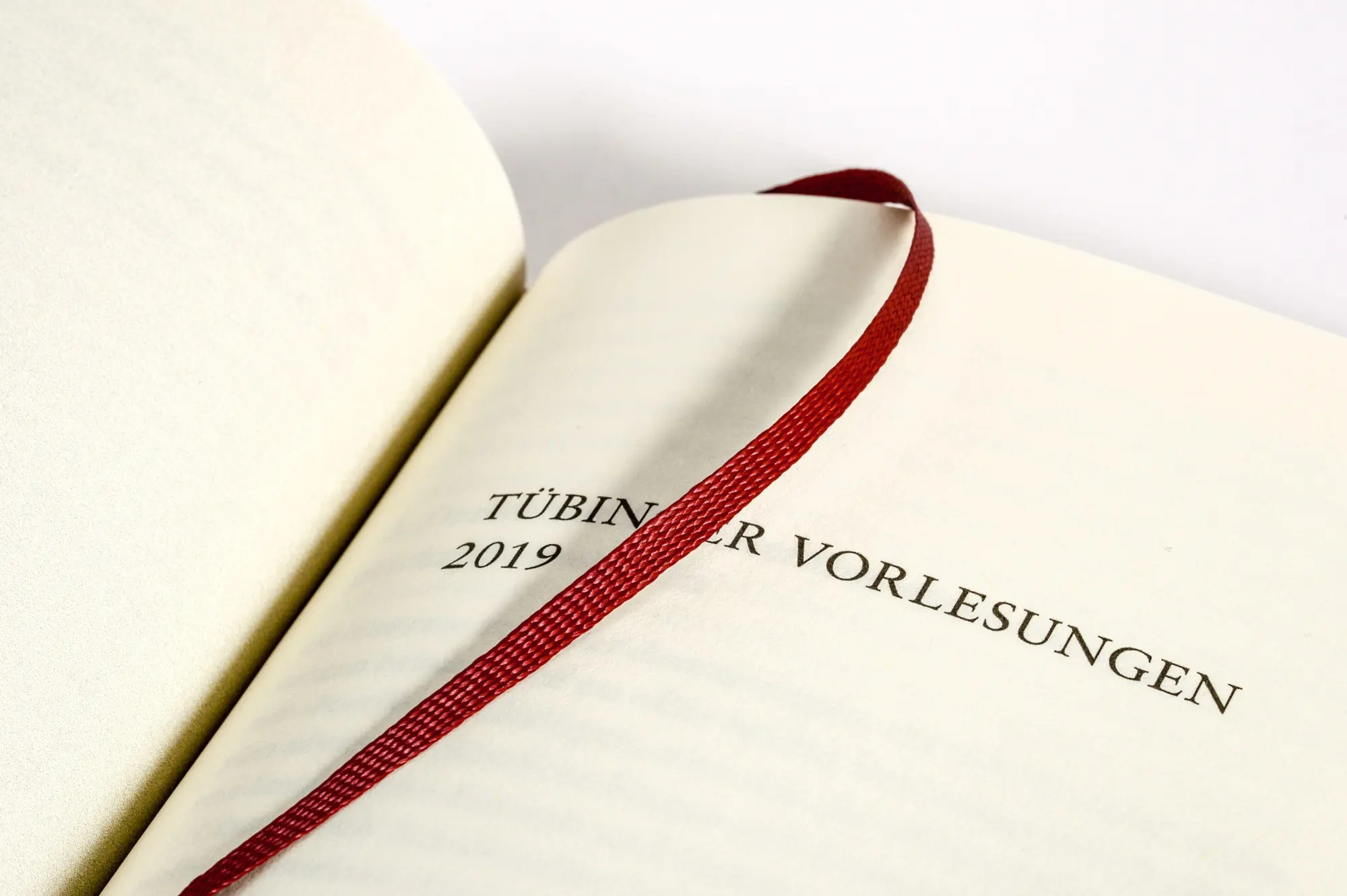 Bild: 9783630878225 | Im Augenblick | Reisen. Essays. Reportagen. | Karl Ove Knausgård