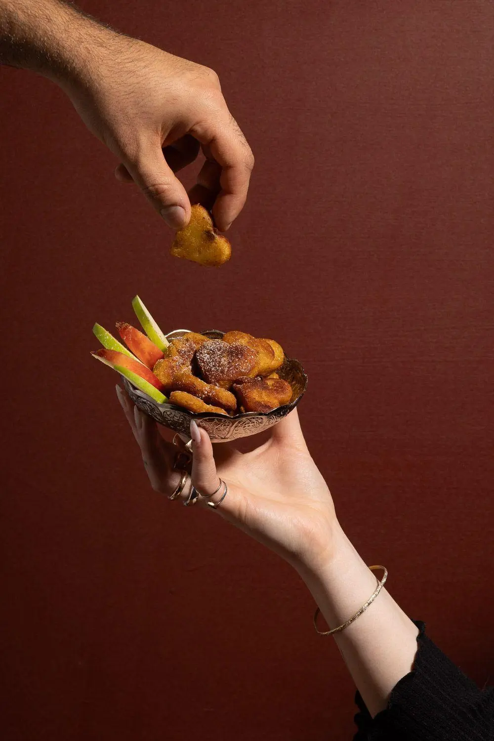 Bild: 9783989511026 | Falafel, Habibi | Golden. Crispy. Spicy. | Yazan Doudieh | Buch | 2026