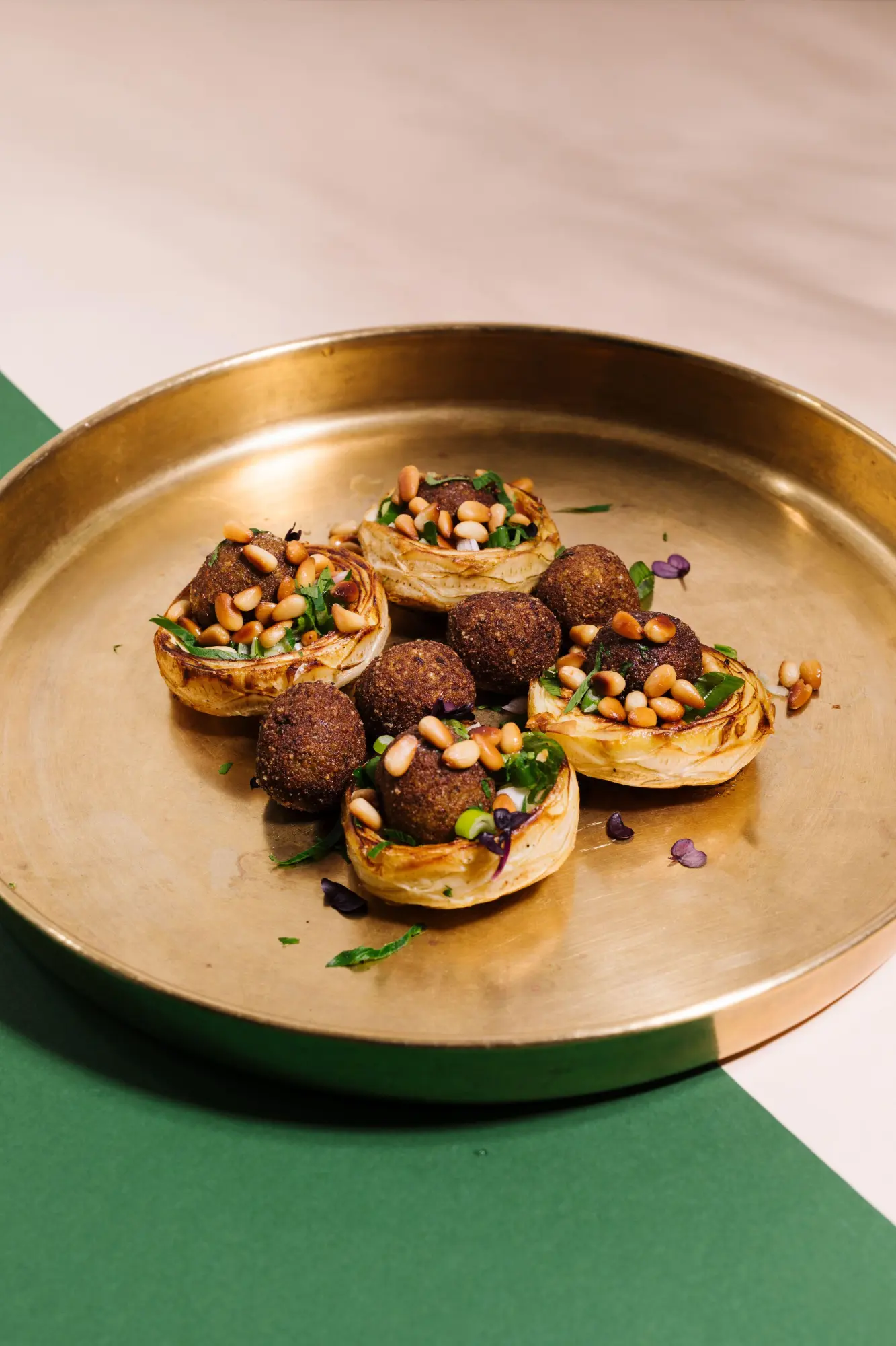 Bild: 9783989511026 | Falafel, Habibi | Golden. Crispy. Spicy. | Yazan Doudieh | Buch | 2026