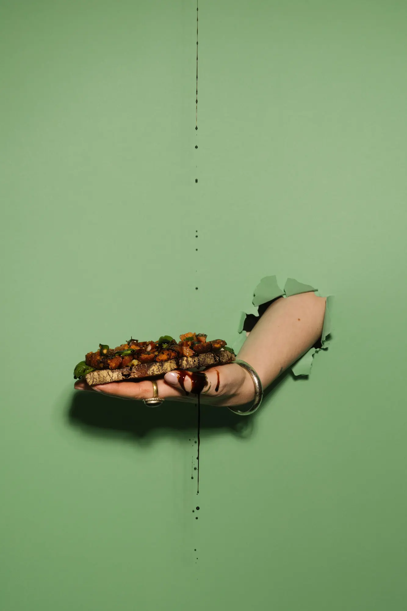 Bild: 9783989511026 | Falafel, Habibi | Golden. Crispy. Spicy. | Yazan Doudieh | Buch | 2026