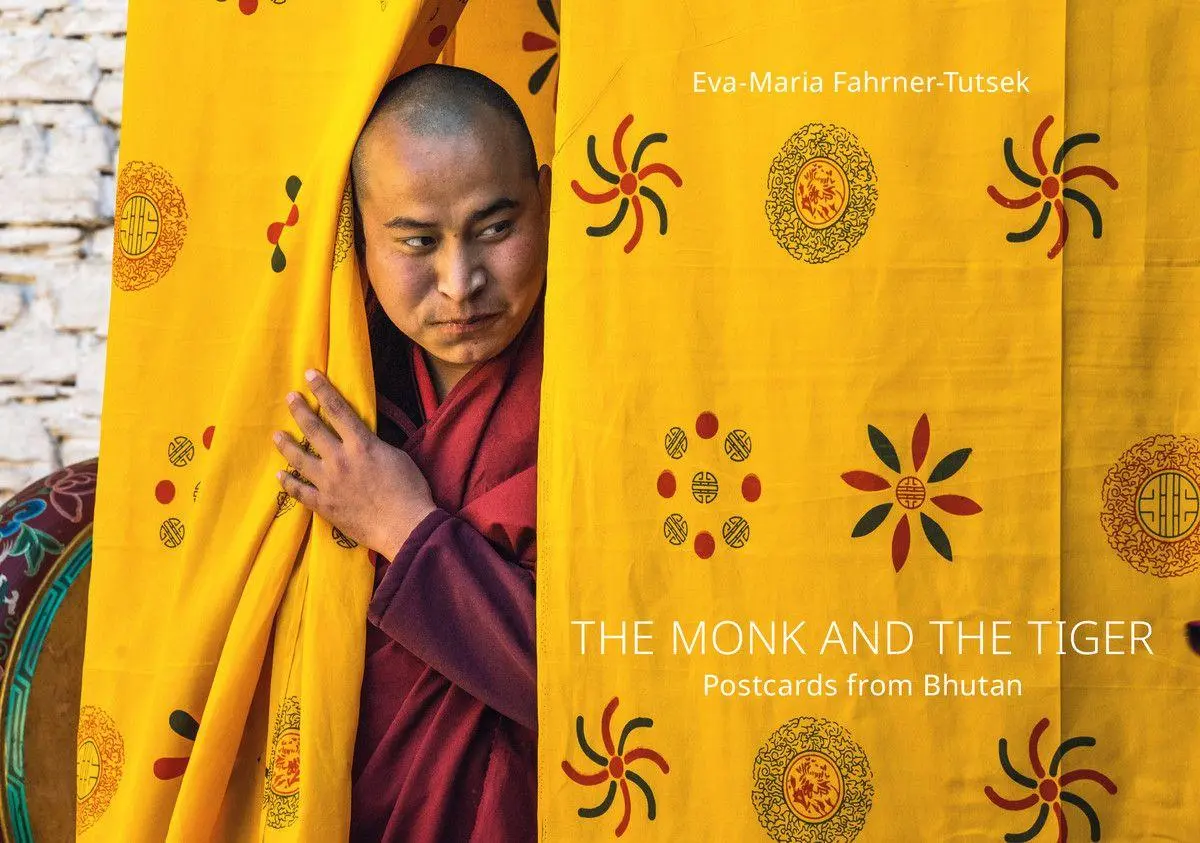Fahrner-Tutsek, Eva-Maria: THE MONK AND THE TIGER. Postcards from Bhutan