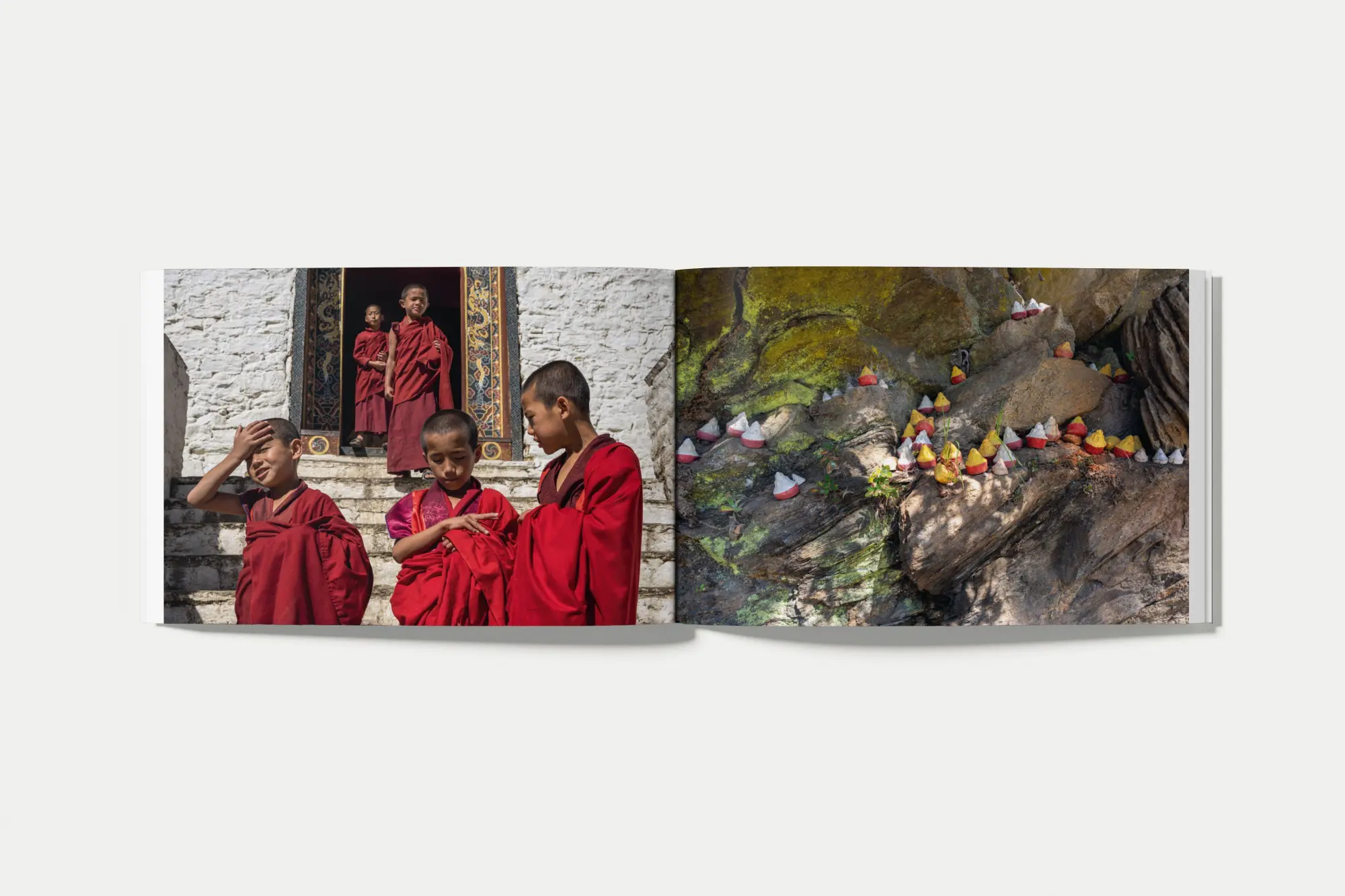 Bild: 9783777448626 | THE MONK AND THE TIGER. Postcards from Bhutan | Fahrner-Tutsek | Buch